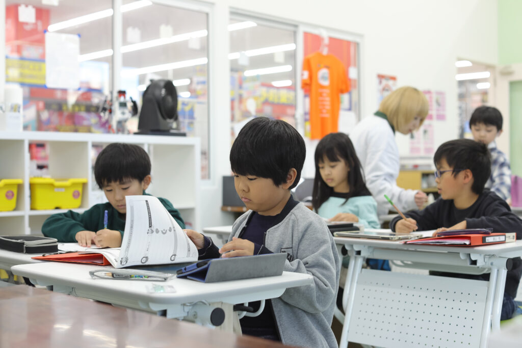 習い事でプログラミングを始める子供達
